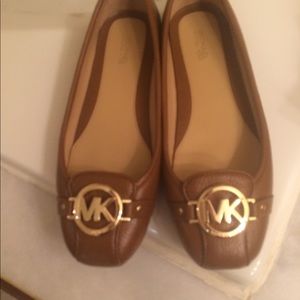 Michael Kors tan pebble Lillie flats 7.5 loafers